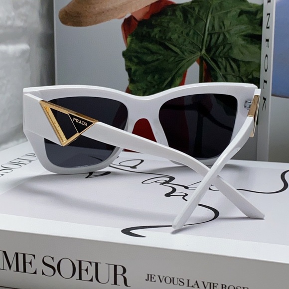Prada's new white sunglasses - Picture 1 of 7